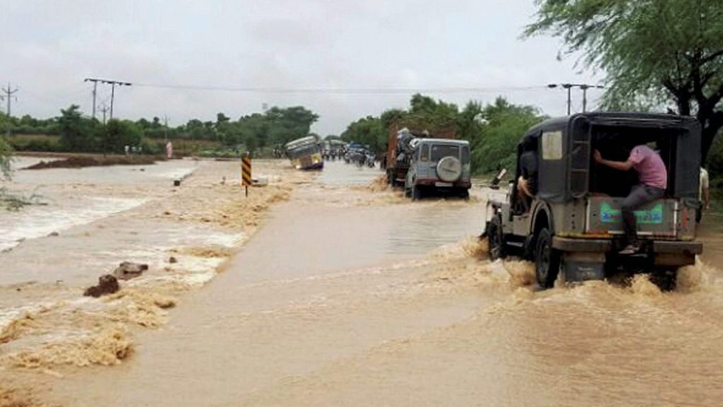 Chintur Rains Ease Godavari Flood Level Reaches 30 Feet