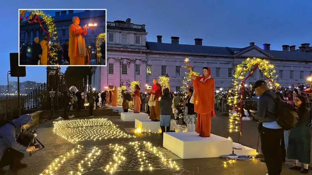 Historic Spiritual Event First Ganga Aarti In London At River Thames