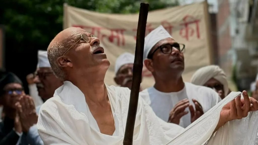 Manoj Bajpayee As Mahatma Gandhi Unrecognizable Look Creates Buzz
