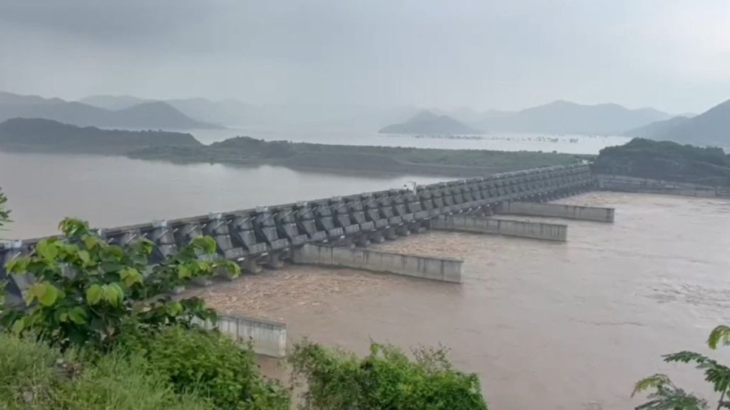 Shabari Floods Heavy Rains Trigger Rising Water Levels In Polavaram