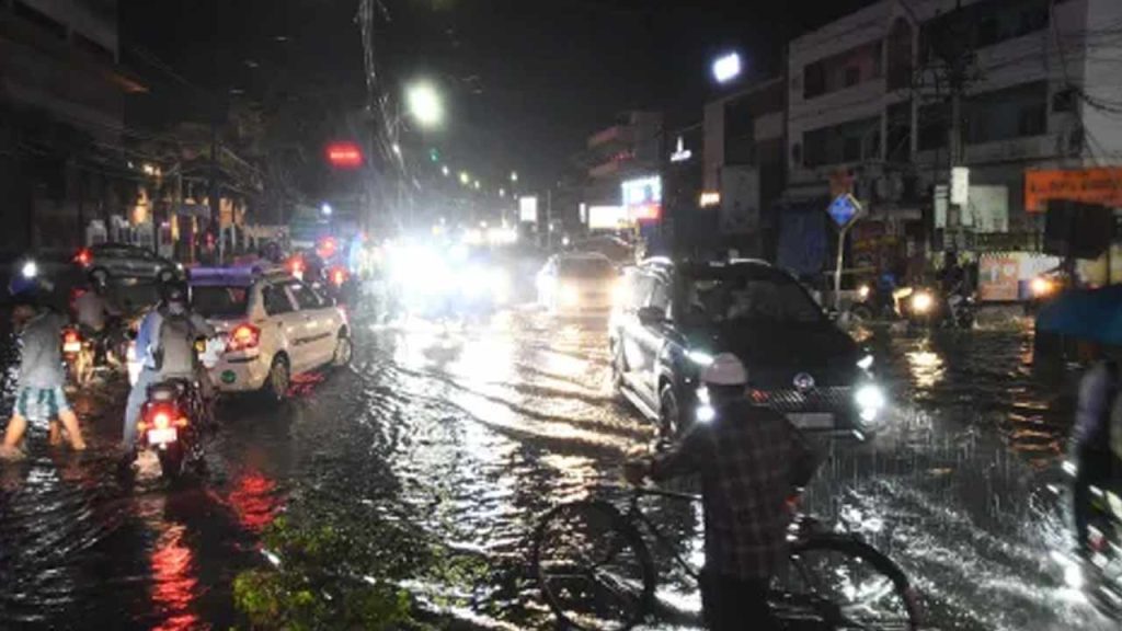 Heavy Rain Alert: వాయుగుండం ఎఫెక్ట్.. అంధకారంలో శ్రీకాకుళం