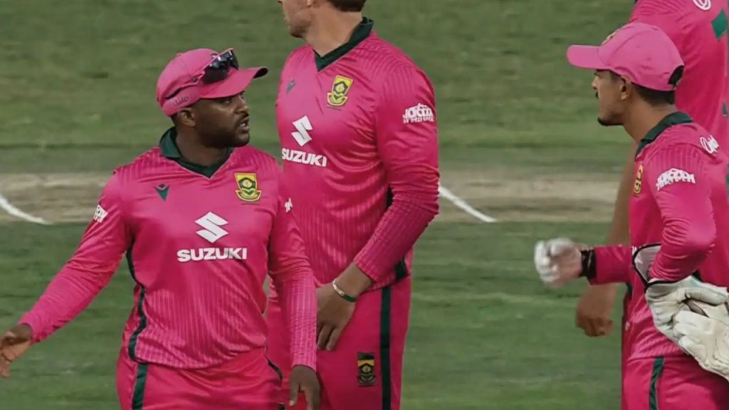 Temba Bavuma Viral Video Heated Argument With Quinton De Kock During Sa Vs Aus Odi