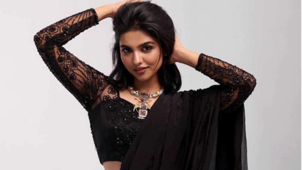 Mamitha Baiju Joins %e2%82%b91000 Crore Box Office Club Within A Year