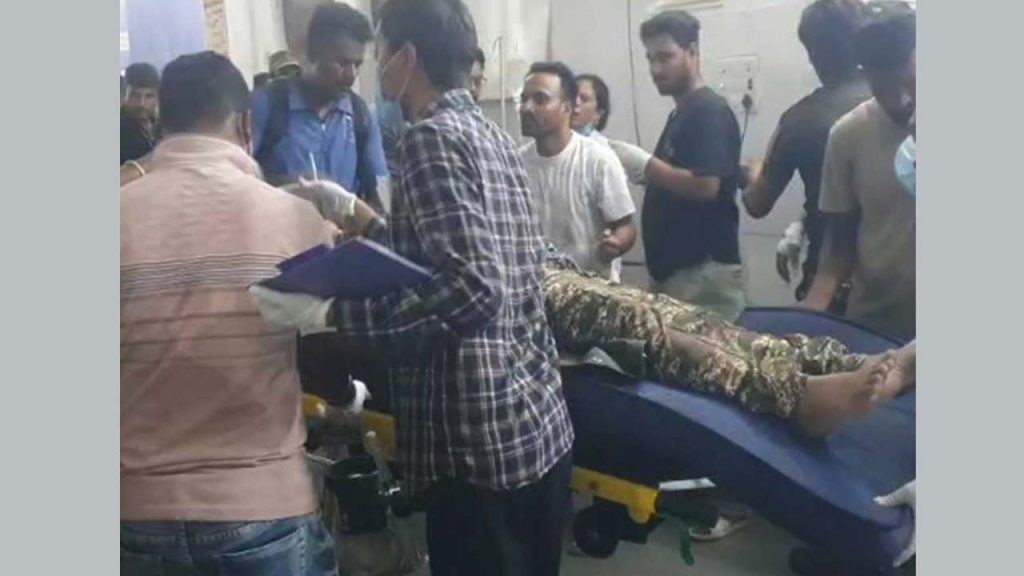 Sukma Blast 4 Crpf Personnel Injured While Defusing Explosives In Chhattisgarh