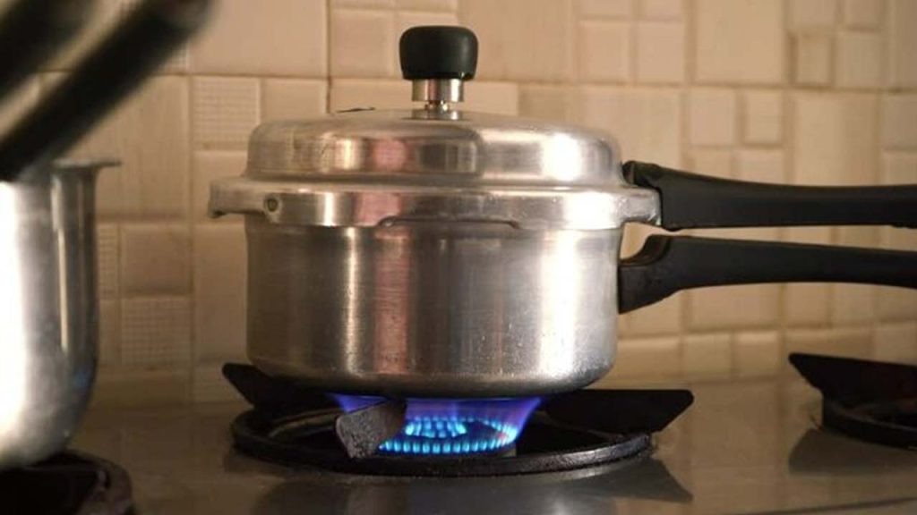 Pressure Cooker Safety Tips And Steam Leakage