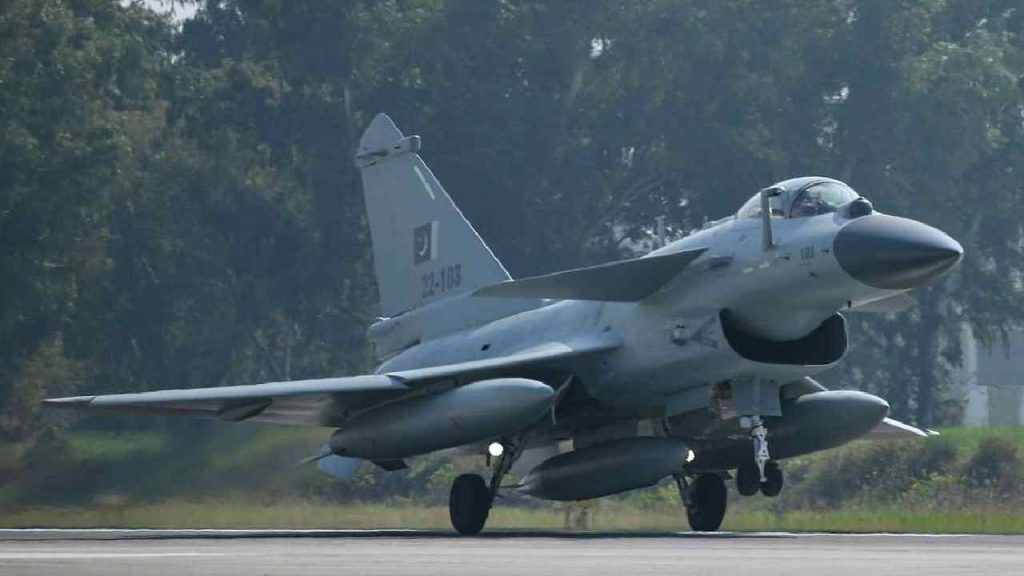 Pakistan Jets Strike Houthis Mecca Pact Activated 8000 Troops In Saudi Arabia